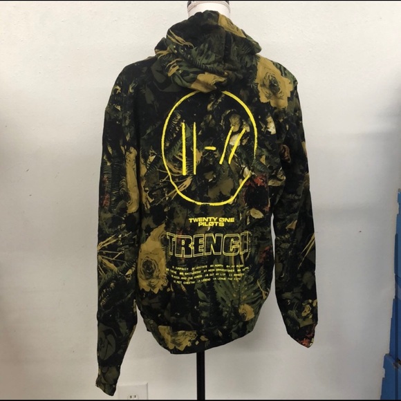 Twenty One Pilots Camoflage TRENCH Concert Hoodie Size L Camo - Picture 4 of 4